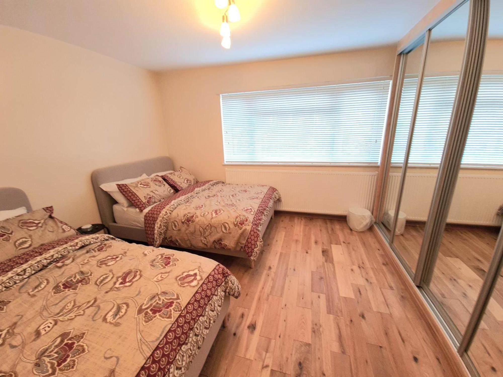 Apartment London Luxury 2 Bedroom Flat Sleeps 8 Free Parking