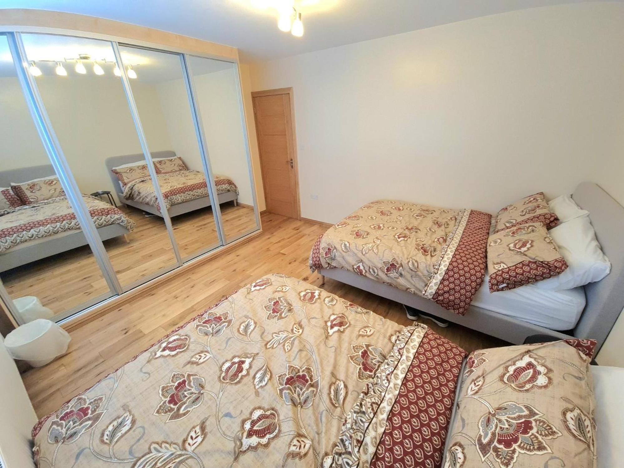 London Luxury 2 Bedroom Flat Sleeps 8 Free Parking Apartment East Barnet