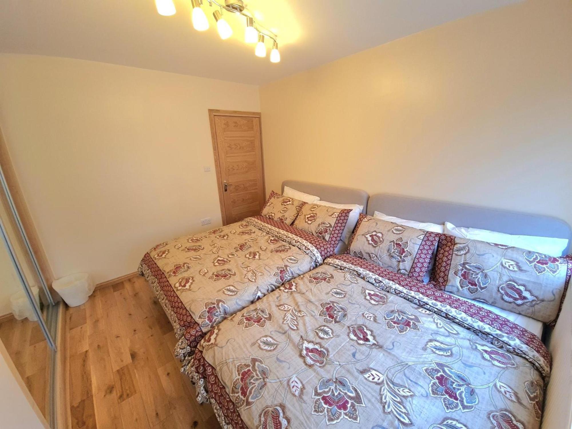 Apartment London Luxury 2 Bedroom Flat Sleeps 8 Free Parking