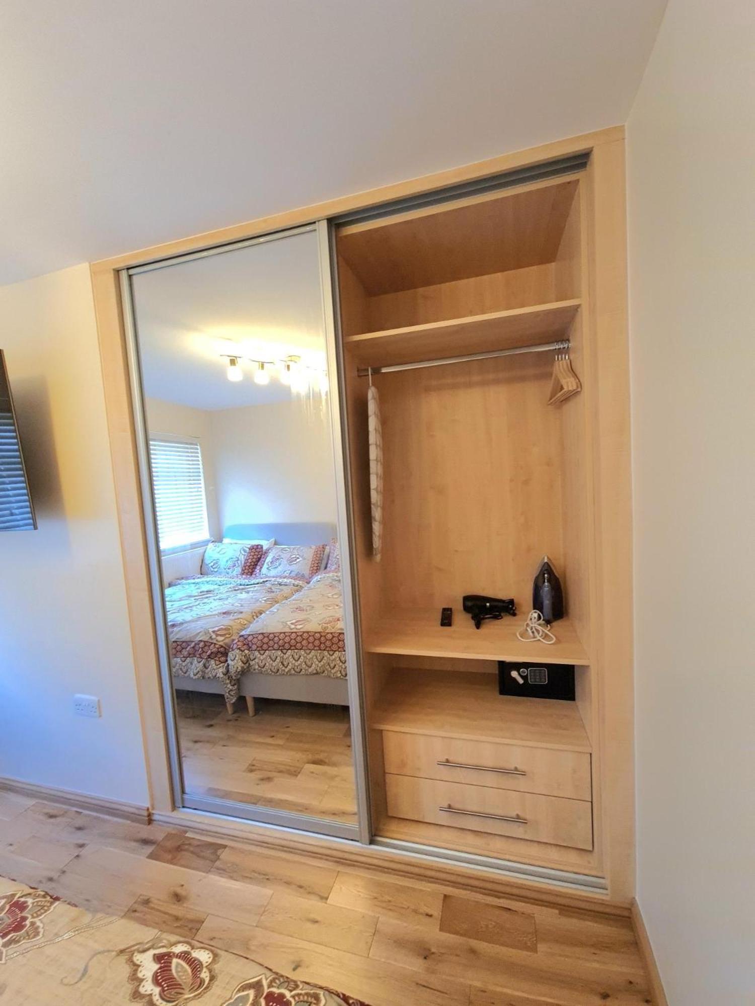 London Luxury 2 Bedroom Flat Sleeps 8 Free Parking * East Barnet