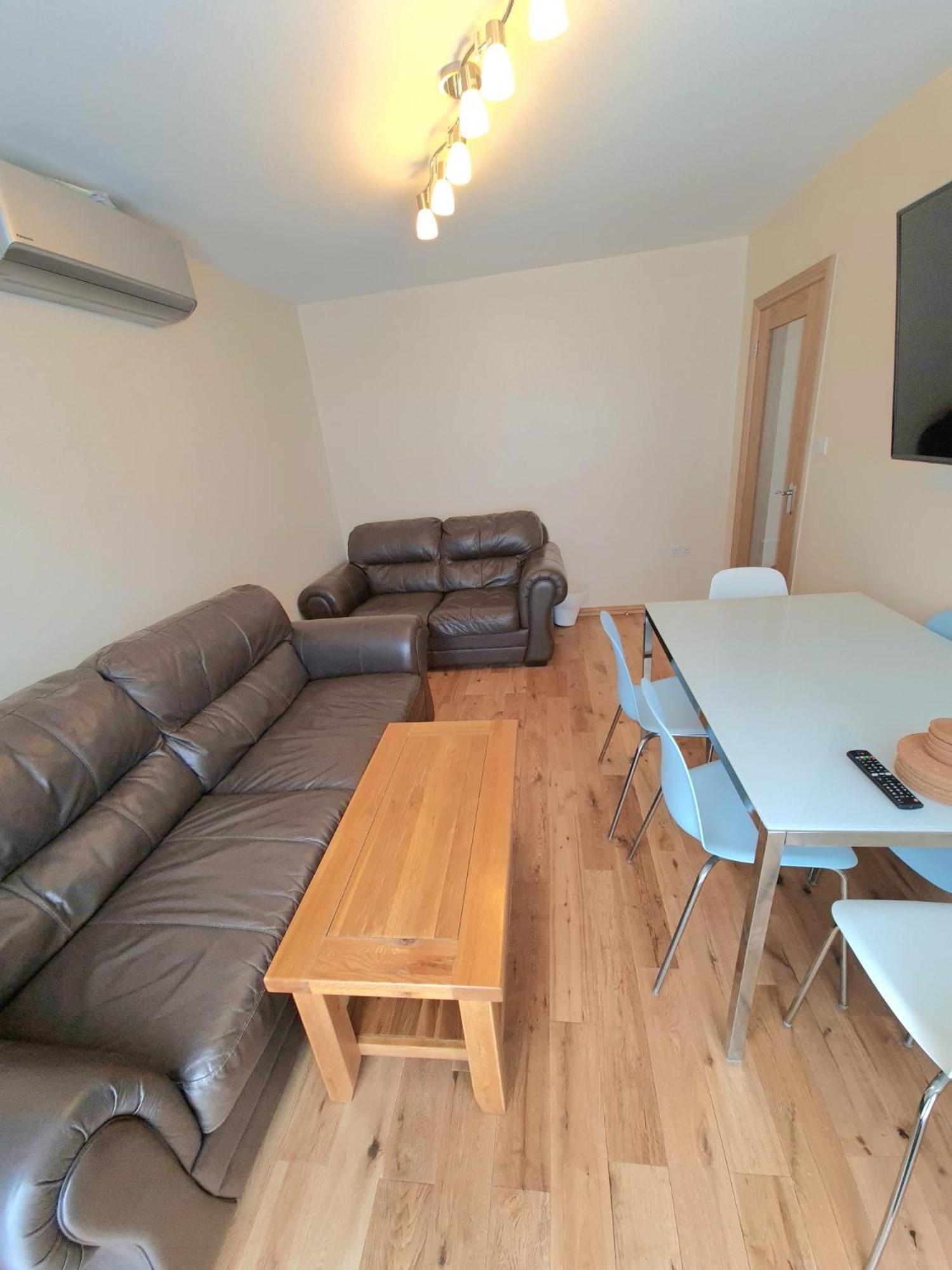 Apartment London Luxury 2 Bedroom Flat Sleeps 8 Free Parking *