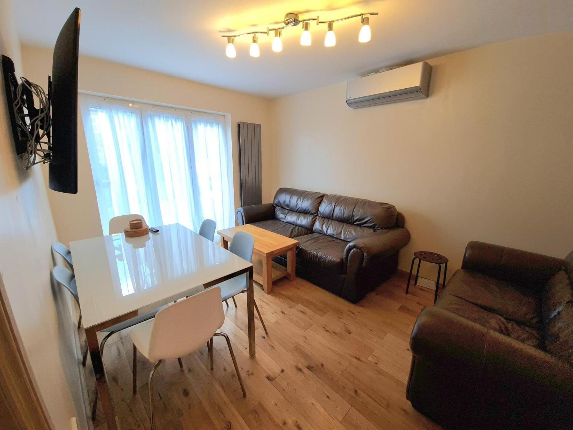 London Luxury 2 Bedroom Flat Sleeps 8 Free Parking Apartment East Barnet