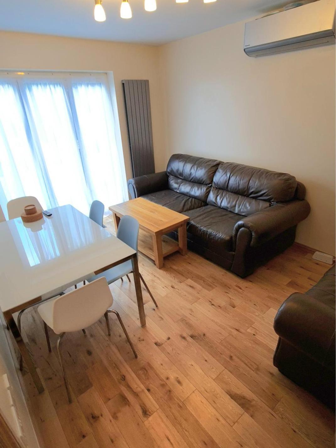 London Luxury 2 Bedroom Flat Sleeps 8 Free Parking Apartment East Barnet