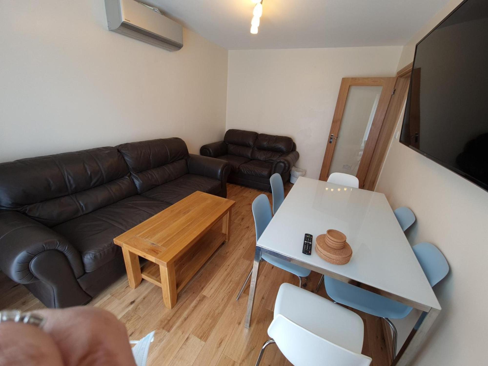London Luxury 2 Bedroom Flat Sleeps 8 Free Parking East Barnet