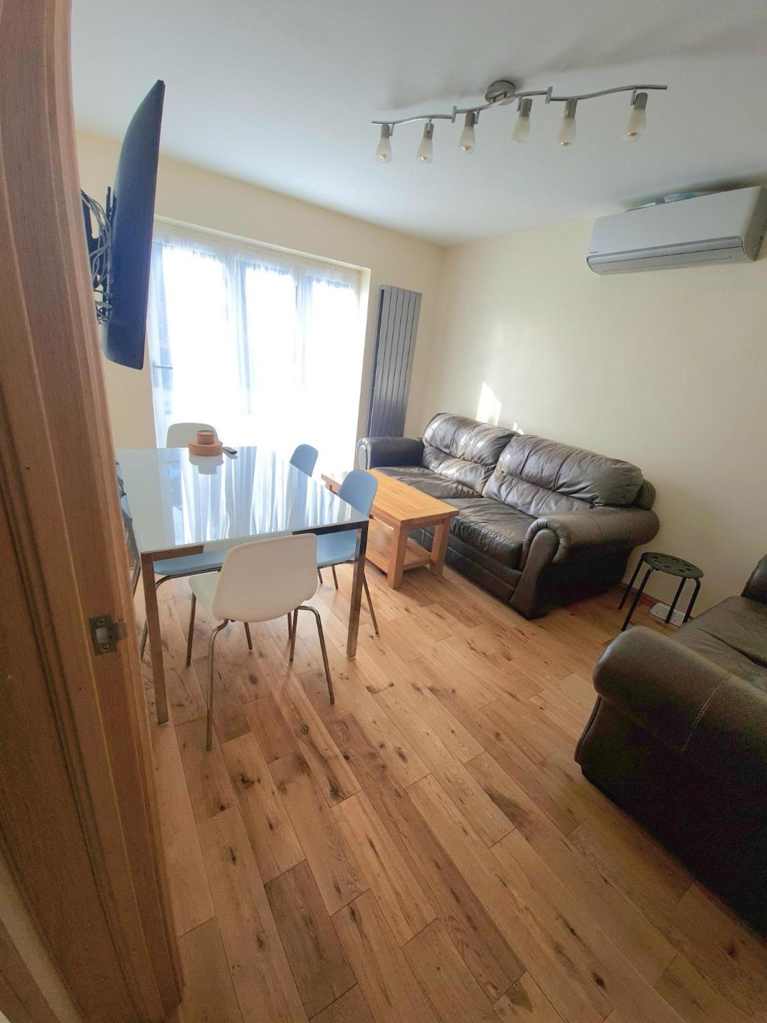 London Luxury 2 Bedroom Flat Sleeps 8 Free Parking Apartment East Barnet